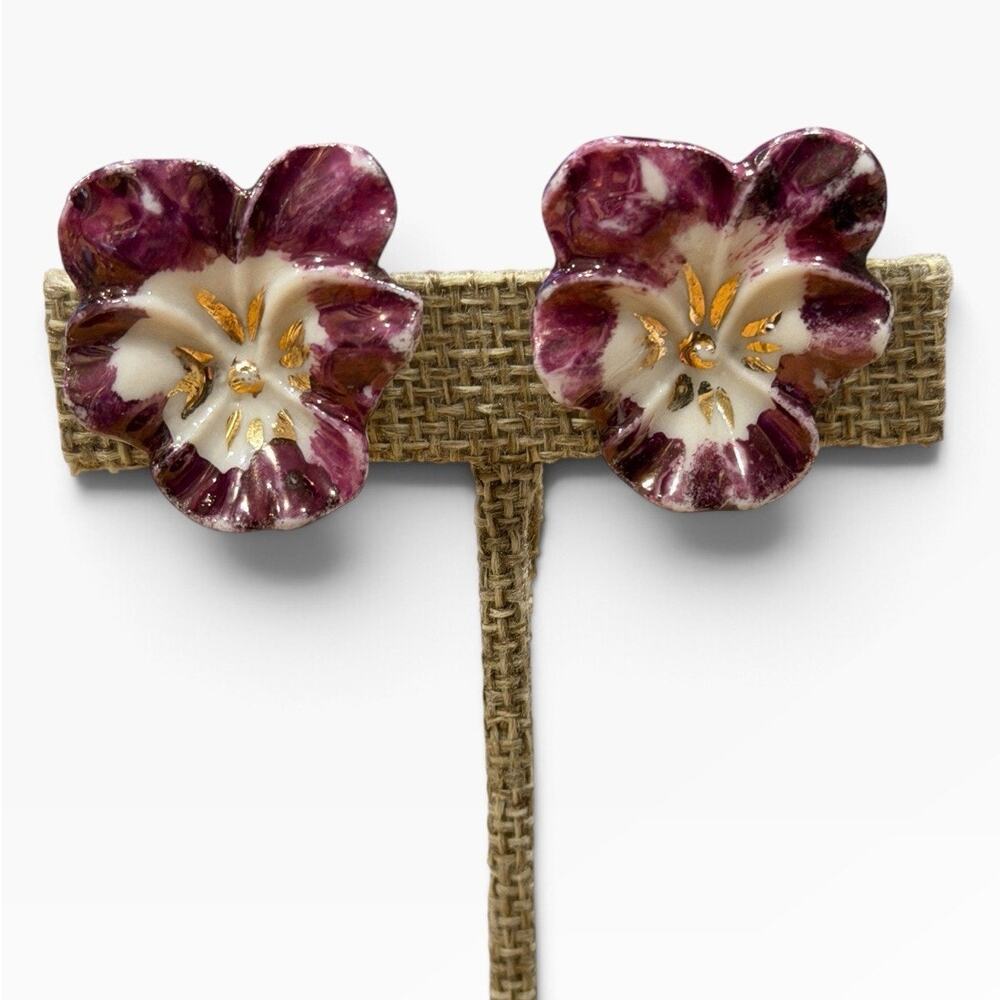 Ceramic Purple Pansy Flower Screw Back Earrings Gold Tone Delicate Vintage 1950s